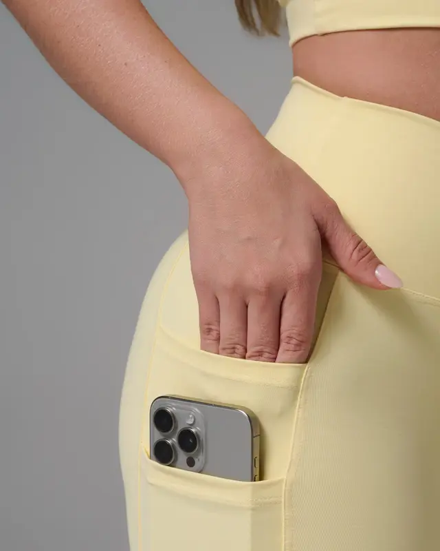 Conjunto top e short amarelo, de frente, foto 4 de 4